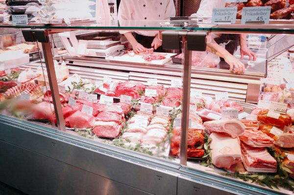 Top conseils pour choisir la vitrine réfrigérée idéale en boucherie